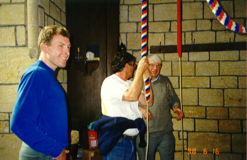 mark looks on.jpg (30756 bytes)